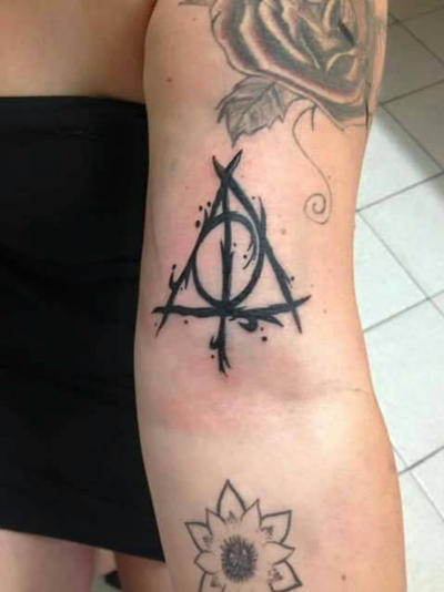 Tatouage Relique De La Mort Motsroz By Motsroz On Deviantart Tatouage Relique De La Mort Motsroz By Motsroz On Deviantart