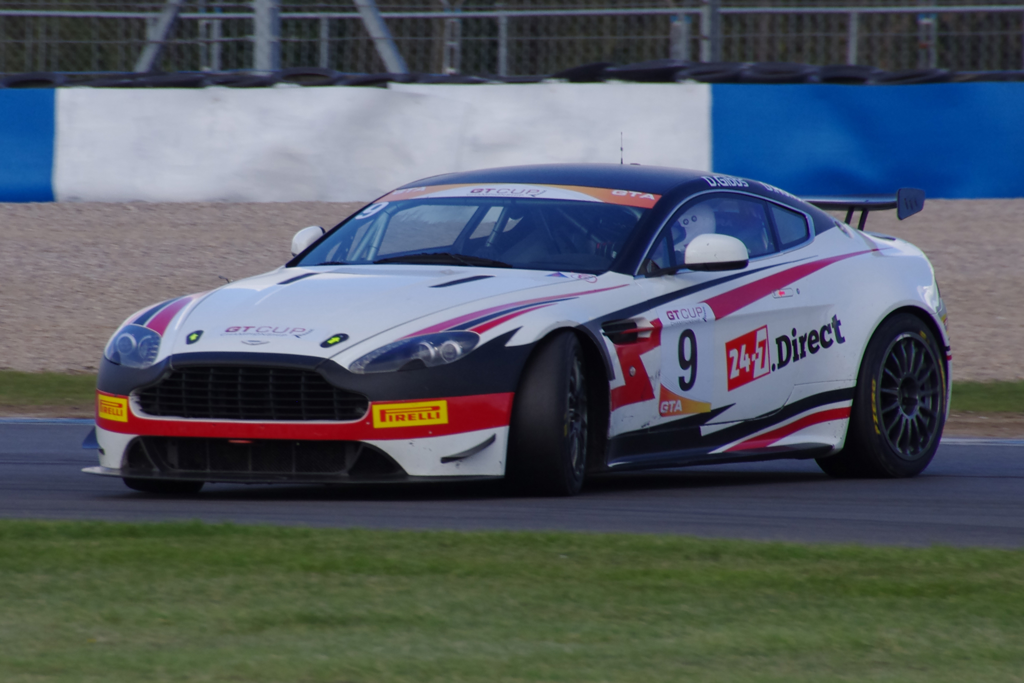 Aston Martin Vantage GT4