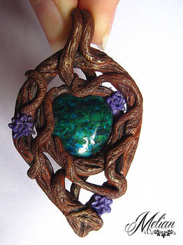 Elvish pendant with Azurite