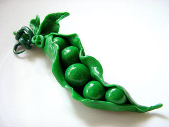 Pea Pod by DreamsCatchMe