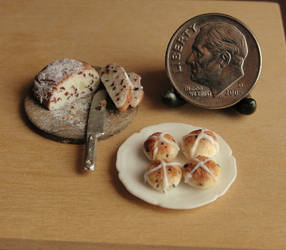 1:12 Scale Dutch Easter Bread and Hot Cross Buns