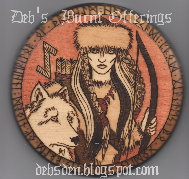 Skadi Round Plaque