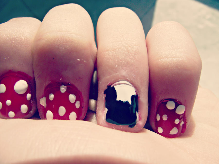 Minnie Mouse nails