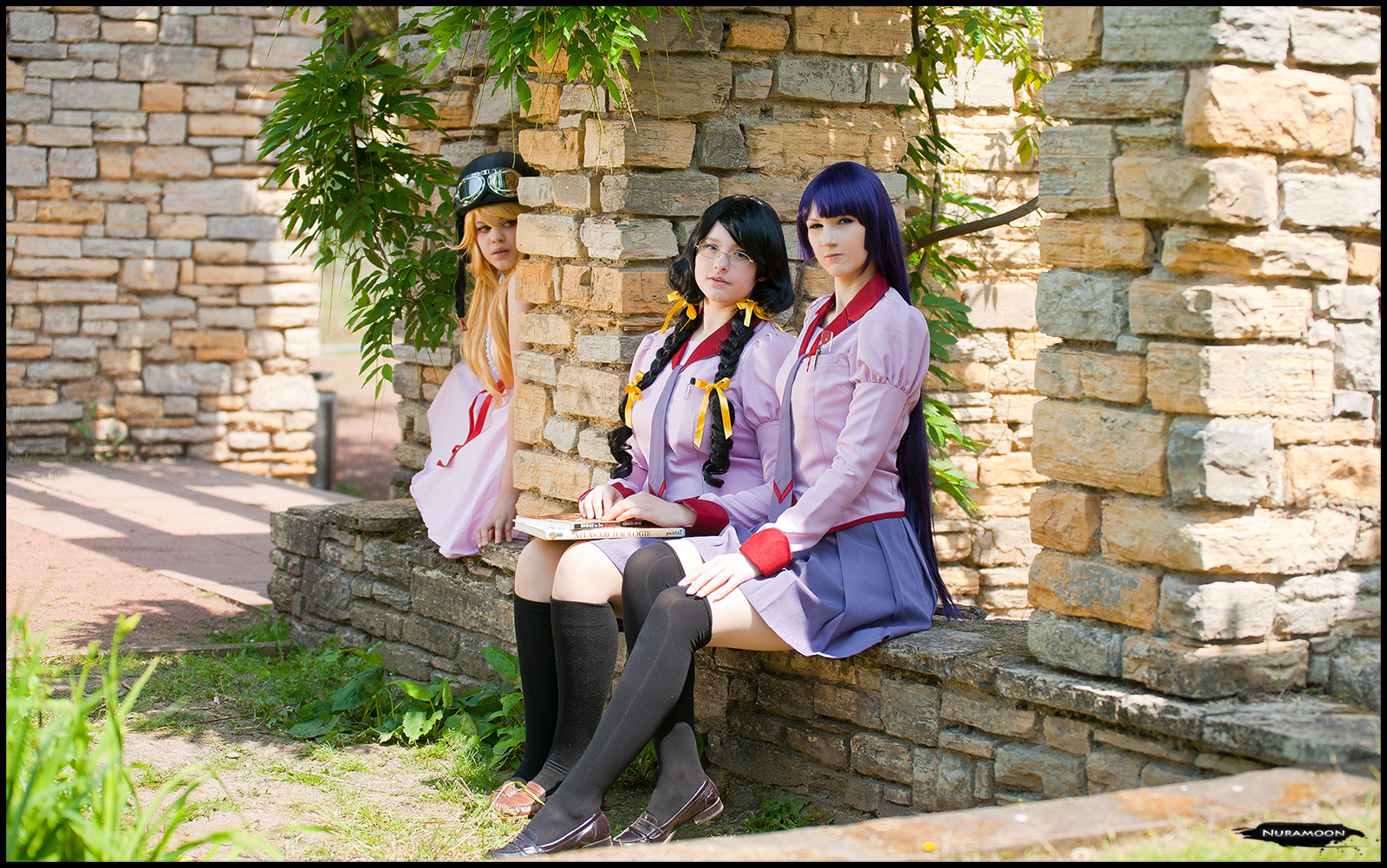 Monogatari group sitting