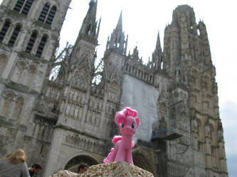 Pinkie Pie at the Rouen Notre Dame cathedral.