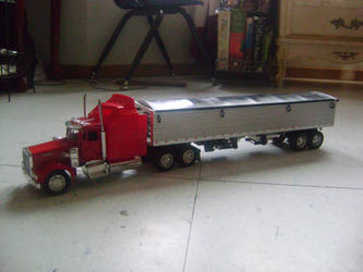 1:32 scale 1970's kenworth truck with grain haul