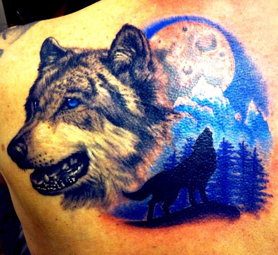 Wolf shoulder piece