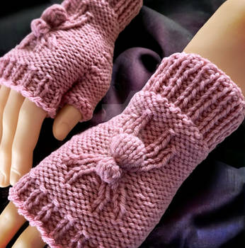 Knit Fingerless Gloves with Spiders