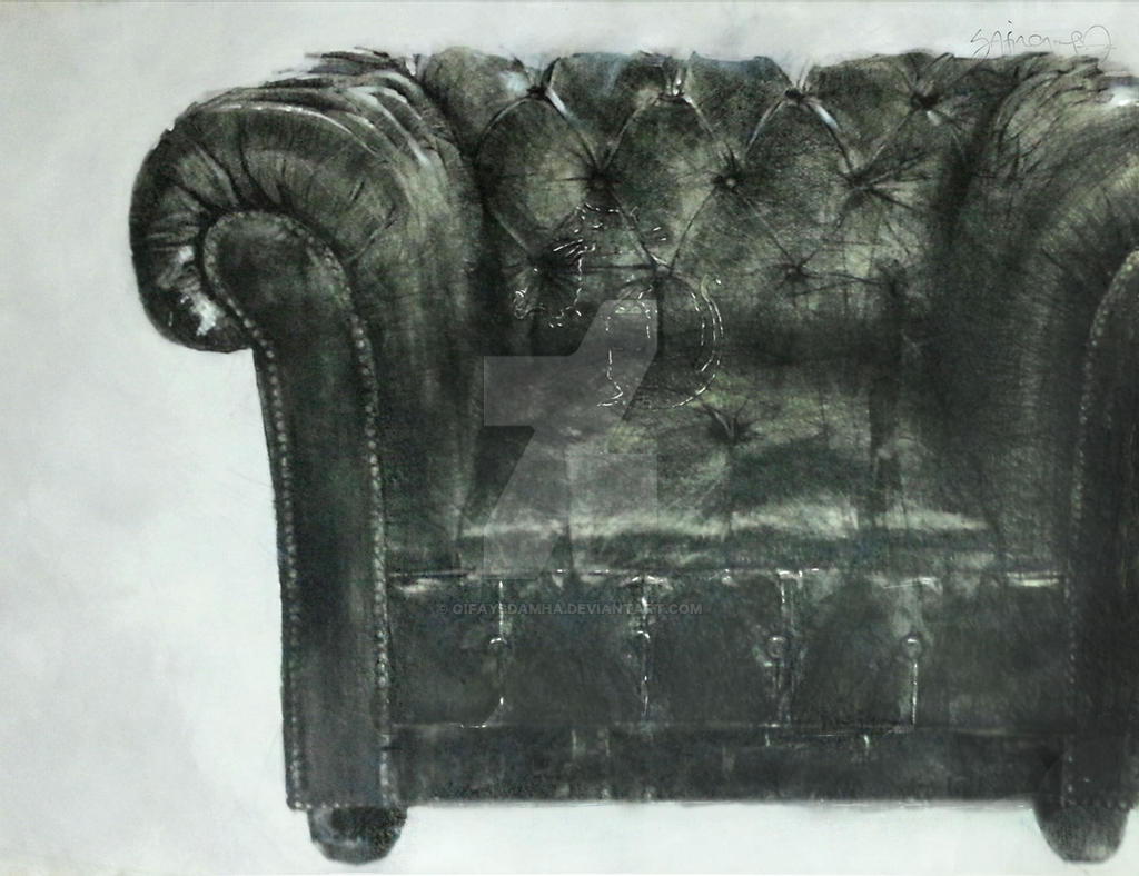The-majesty's-chair-with-signature