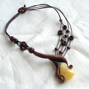 Amber and Wood Necklace 2819