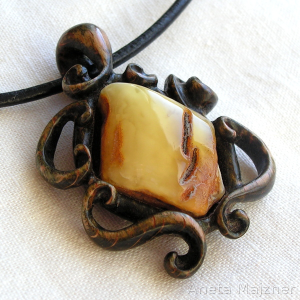 Green wooden pendant with natural baltic amber