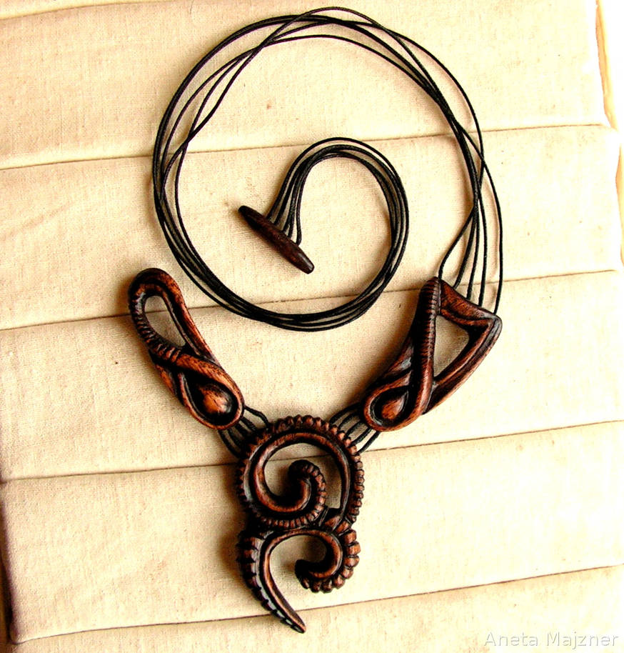 wooden_necklace_1548_by_ambersculpture_d8hs0o3-pre.jpg
