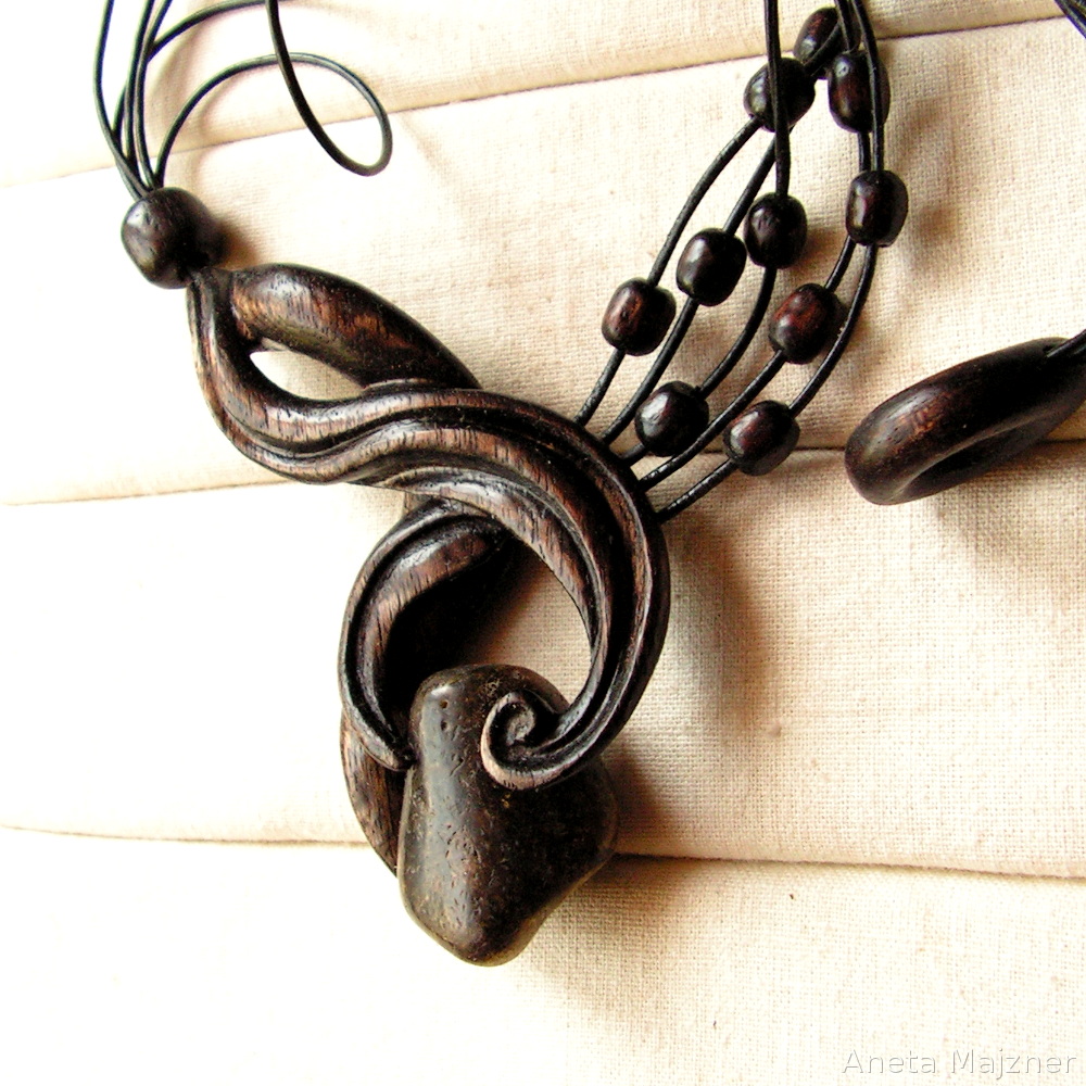 Hand caved wooden necklace 1594