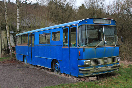 Old blue bus