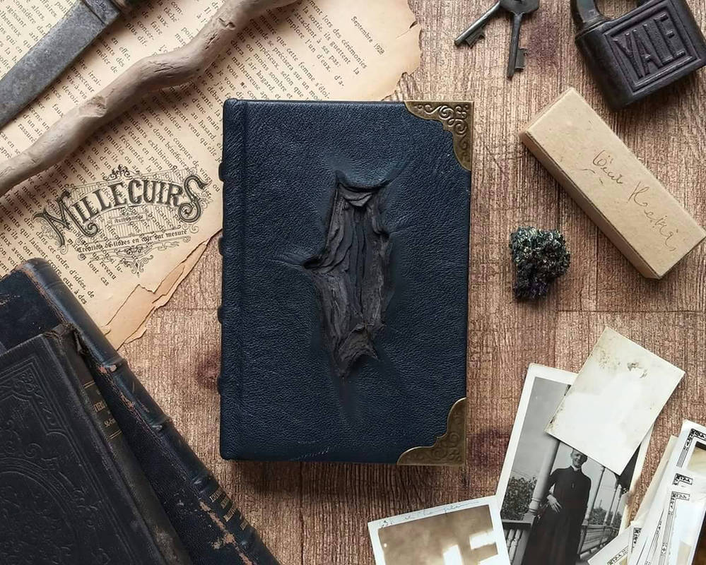 Tom Riddle's diary - small size version by MilleCuirs on DeviantArt