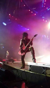 last night Nikki Sixx