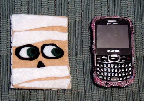 Felt Phone Cover: Mummy