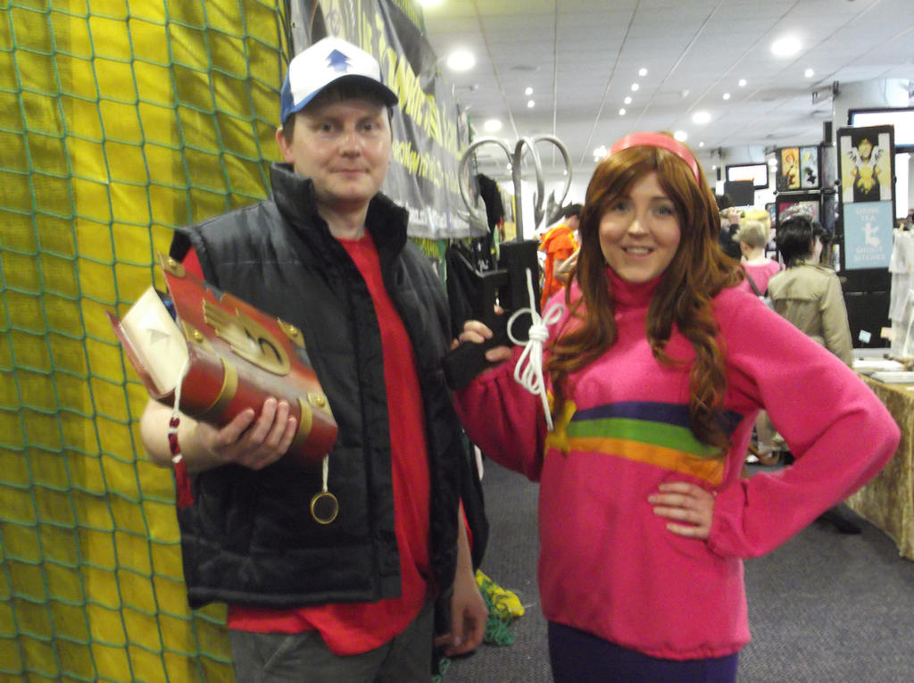 Dipper and Mabel cosplayers-Sunnycon 2017 by Fran48