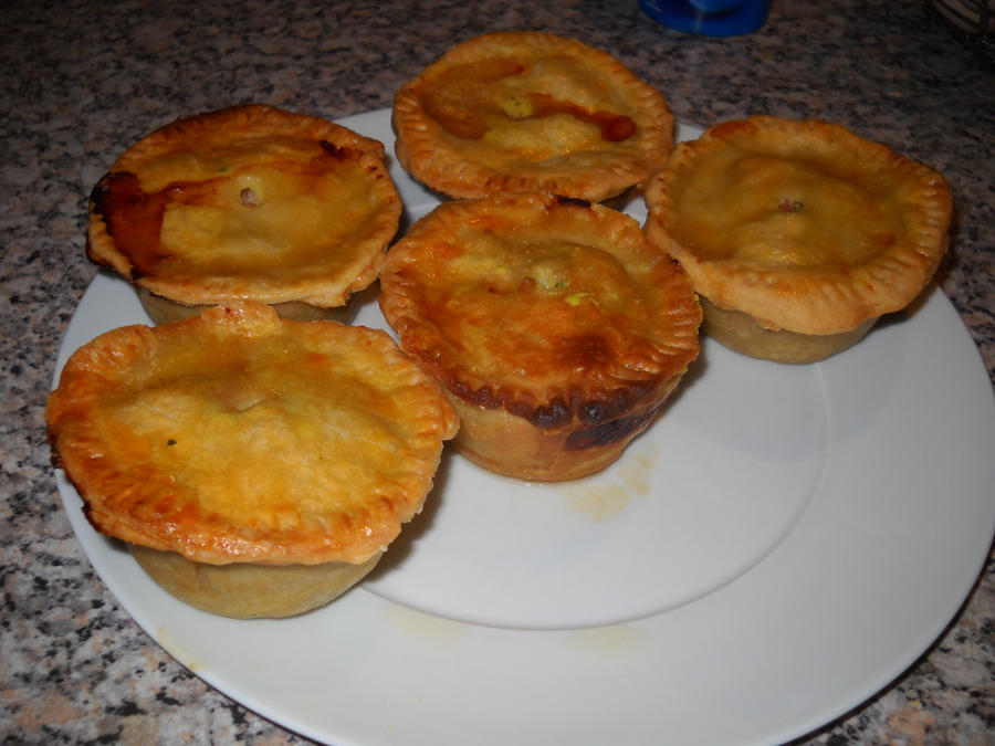 Pork and quail's eggs pies