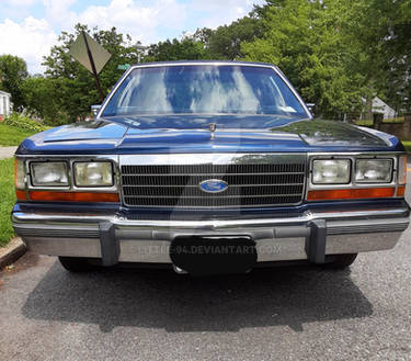 1989 Ford LTD Crown Victoria LX, front view