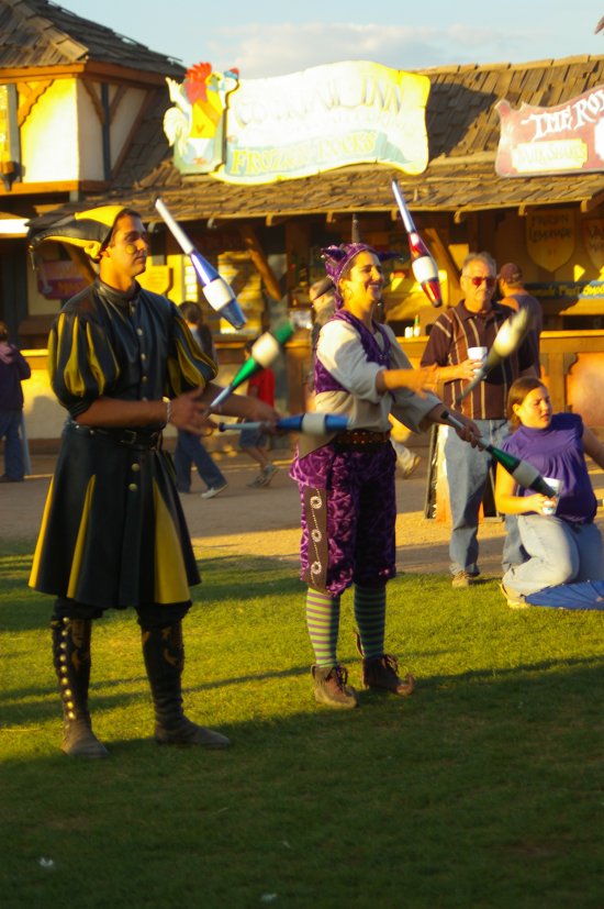 Faire: Two Jugglers
