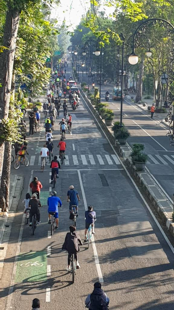 Car Free Day Bandung by eizar800 on DeviantArt Car Free Day Bandung by eizar800 on DeviantArt