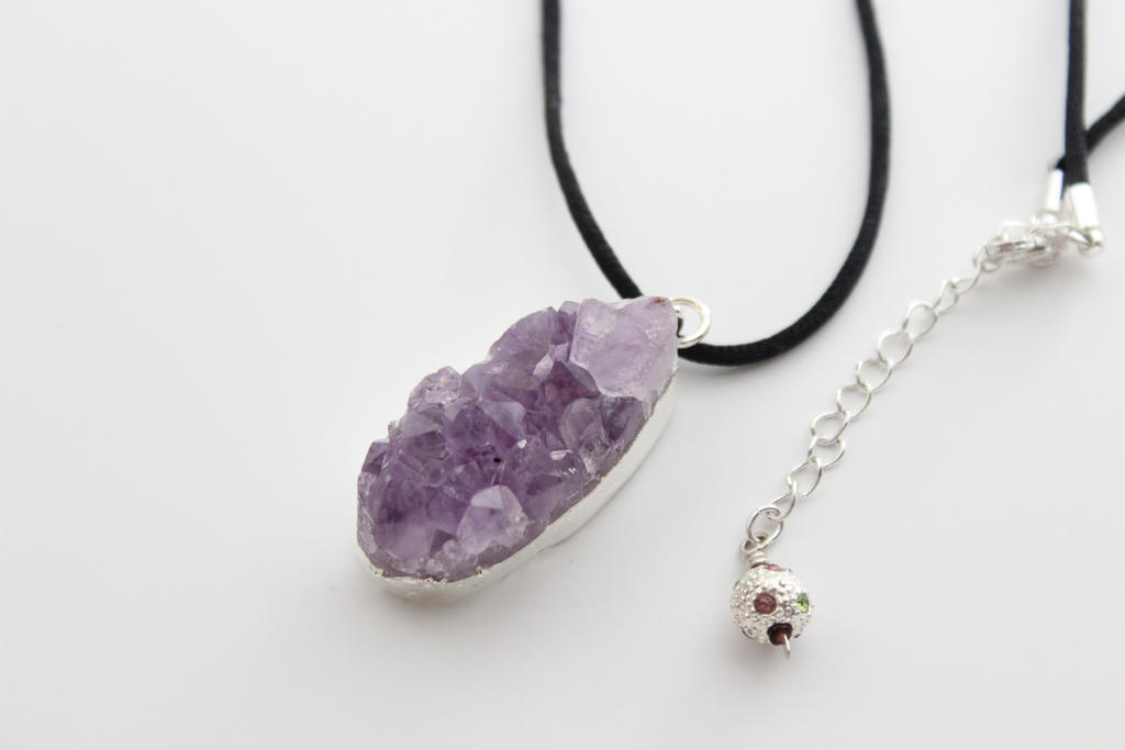 Purple crystal necklace jewelry stock