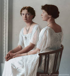 Olga and Tatiana 1913