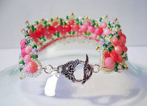 Equinox Pink Shell and Crystal Beaded Bracelet 01