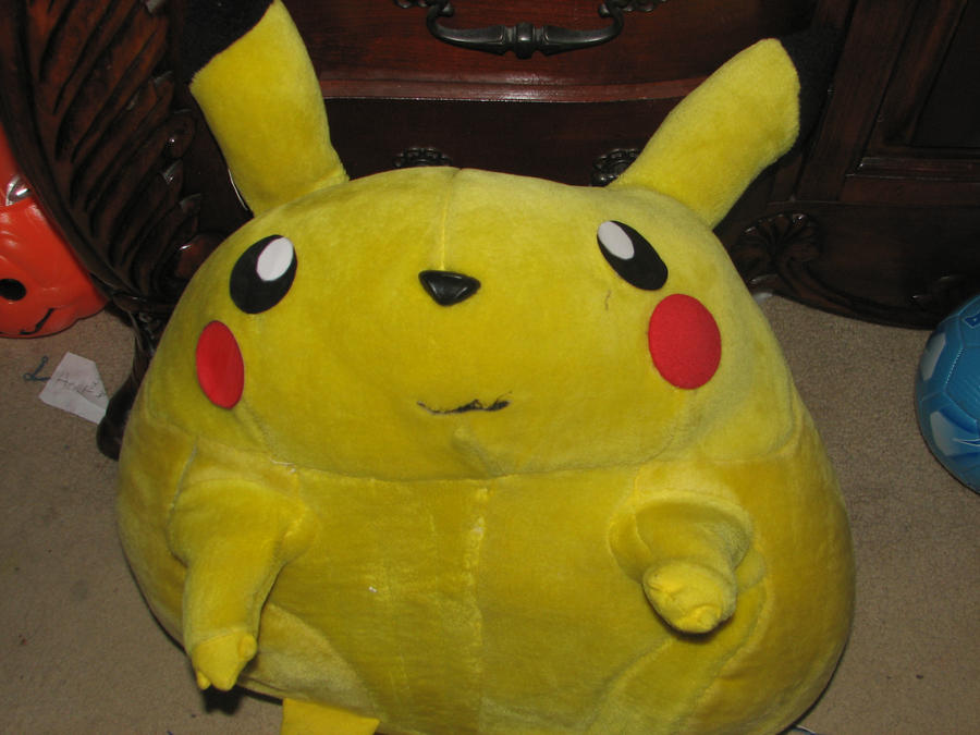 Giant Pikachu by PokeHihi on DeviantArt