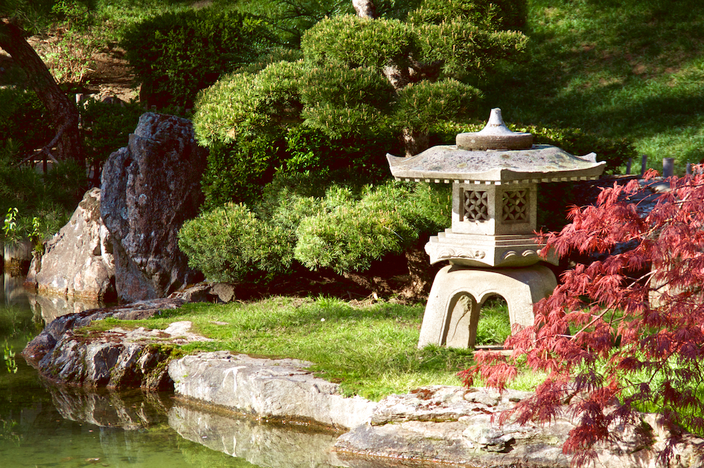 Garden Lantern by paploothelearned