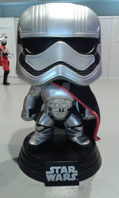 Captain Phasma Pop statue