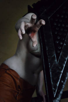 Silent Hill: Pyramid Head - Grasping