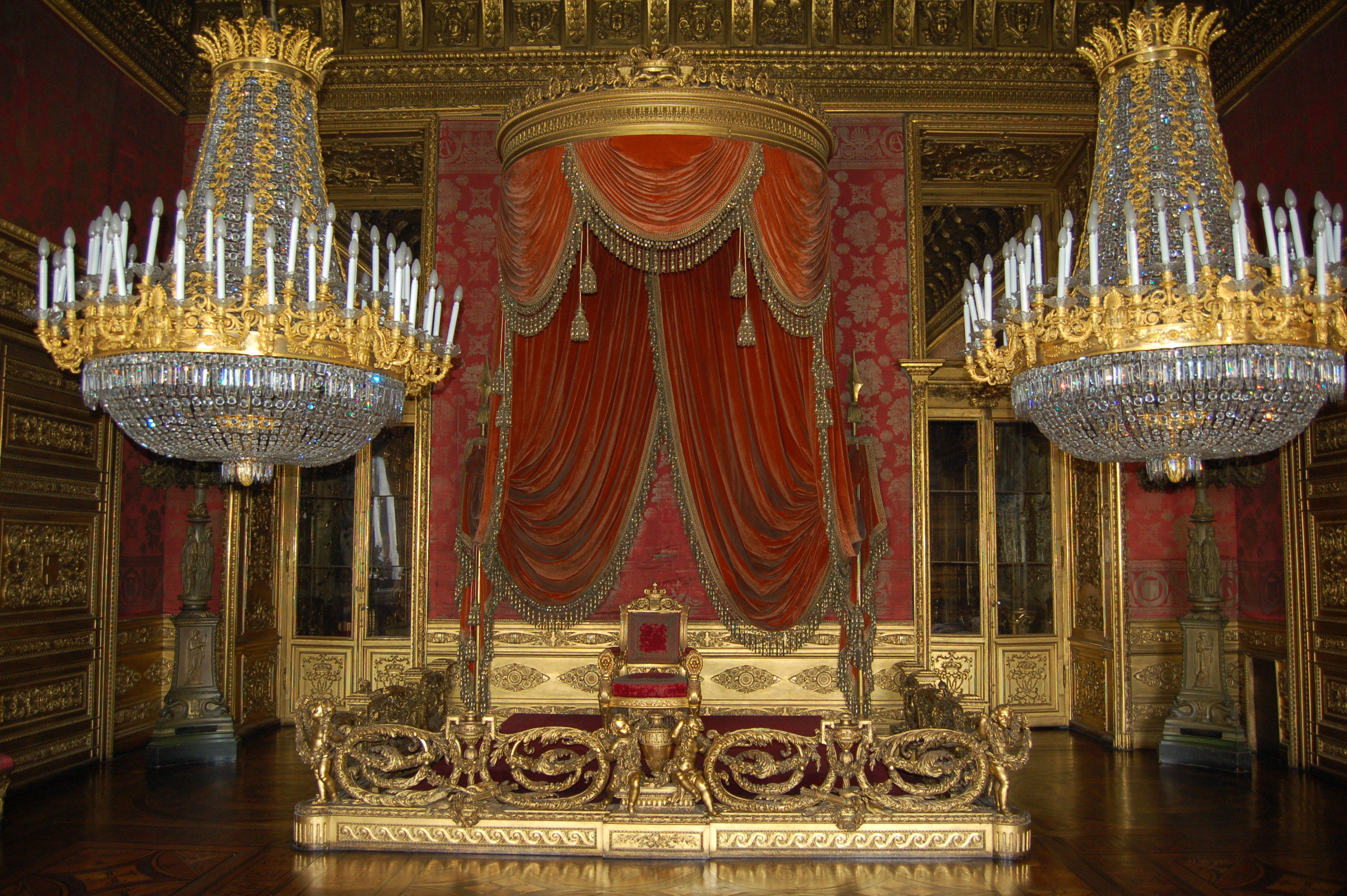 Королевское госп. Королевский Тронный зал. Тронный зал Генриха 4. Тронный зал Англия 19 век. Дворец Тронный зал короля.