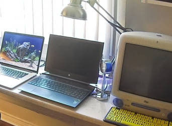 Katie Cadet's Bedroom Workstation (May 2022)