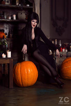 Halloween: Elvira Mistress of the Dark