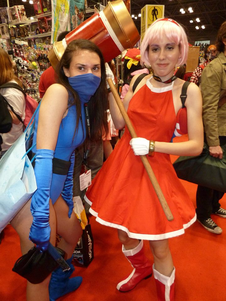 Kitana with Amy Rose