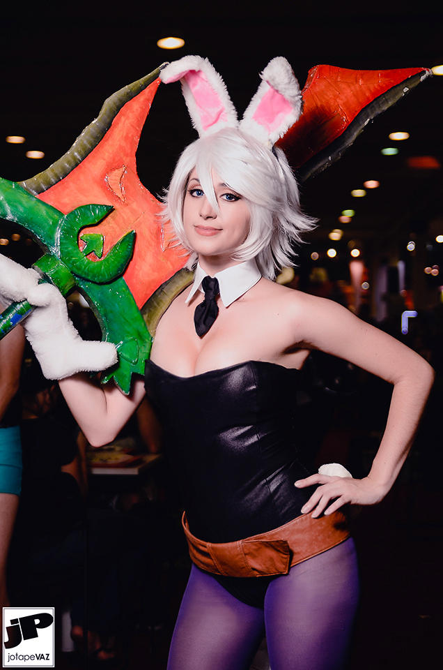 RunDevinRun Cosplay - Riven (Battle Bunny Version) - Cosplay - League of  Legends