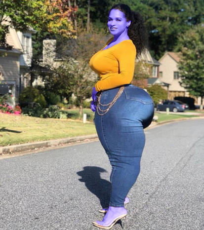 Yalangoch ayollar va erkaklar hammomdagi fotosuratda Yalangoch modellar podiumdagi porno