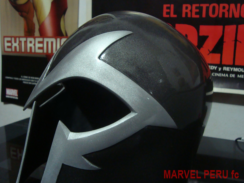 Magneto helmet _09