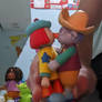 JoJo and Skeebo figures kissing