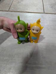 Dipsy and Laa Laa going somewhere together