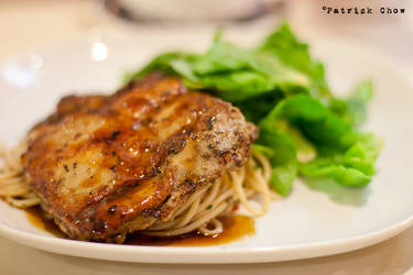 Grilled chicken on aglio olio by patchow