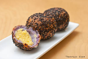 Fried glutinous rice ball