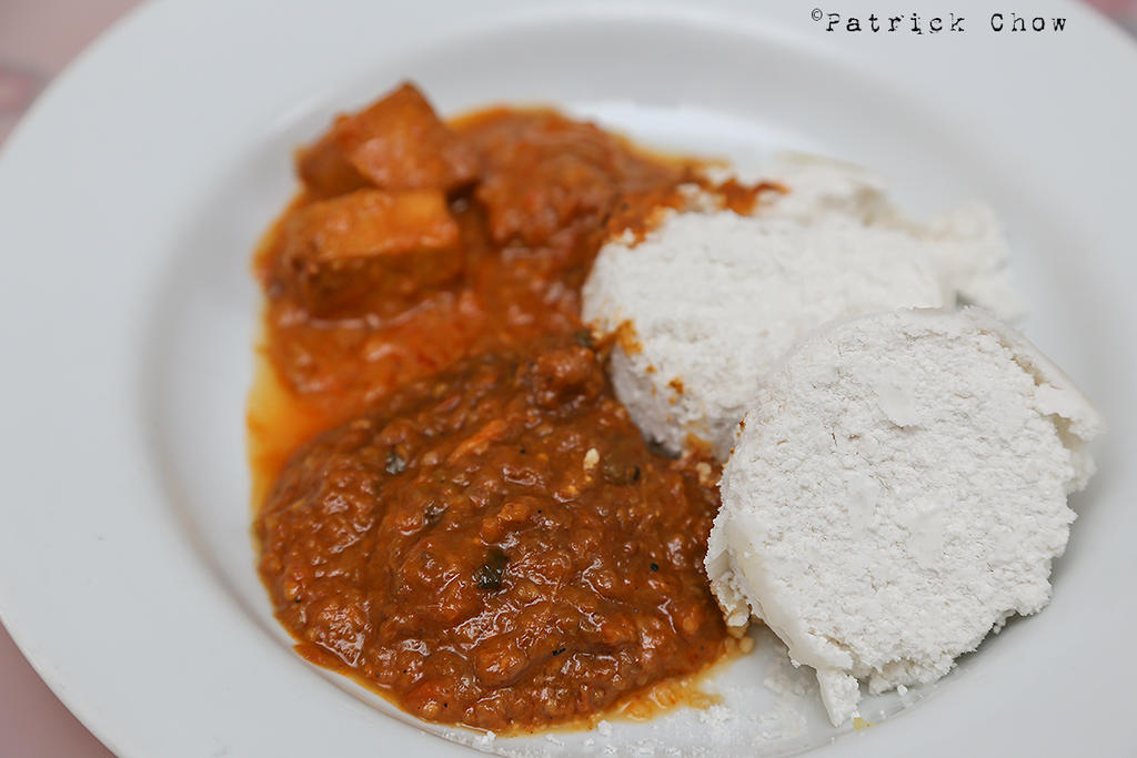 Idli with curry