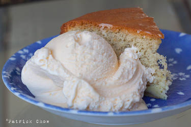 Sharlotka apple cake with ice-cream