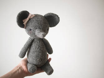 Elly the crochet elephant