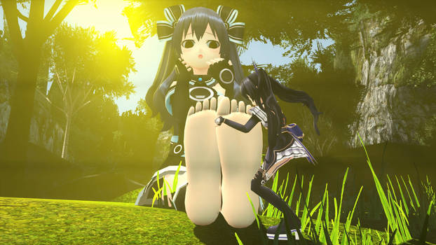 Noire's footcaring