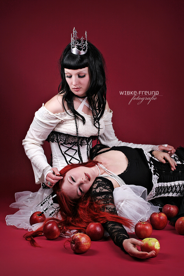 Snow-White + Rose-Red