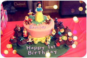 Snow White and the Seven Dwarfs Cake